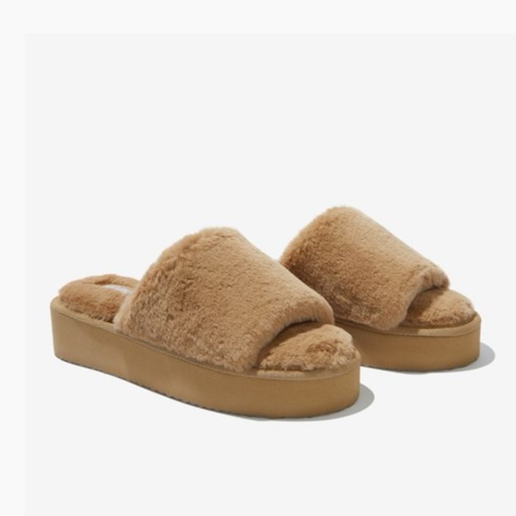 Muk Luks Irish Cream Fluffy Slide Sandals - Picture 1 of 7